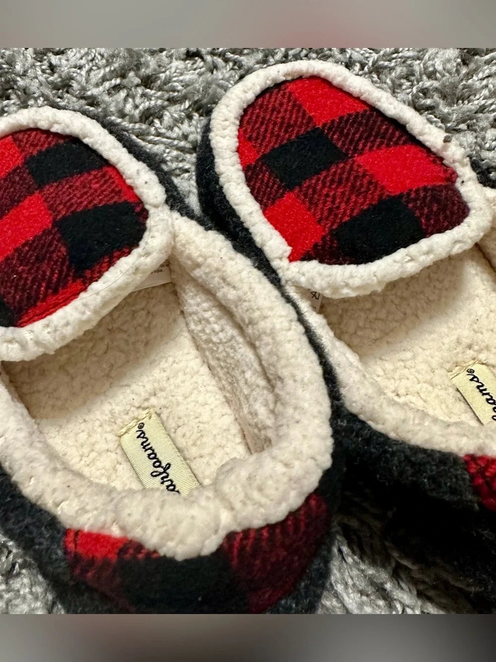 dearfoams Black Cozy Slip-On Slippers with Textured Soles